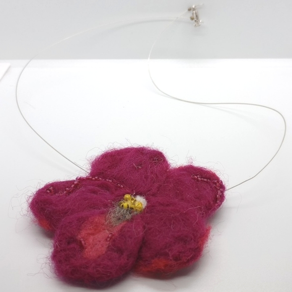 Vintage Wool Felt NecklaceFlower Beads Wire Chain & Clasp Handmade Purple & Red - Picture 2 of 8